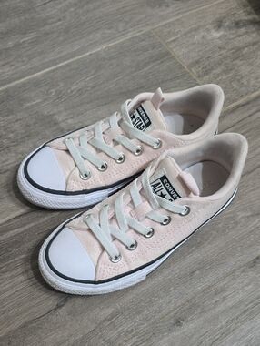 Converse Low Top Sneakers - Pale Pink & White
